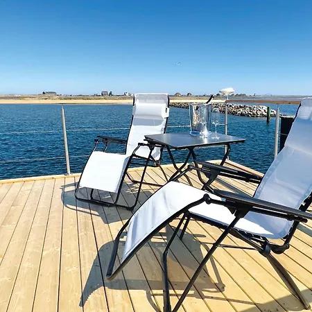 Stern-v-stern-hausboot Nyaraló *