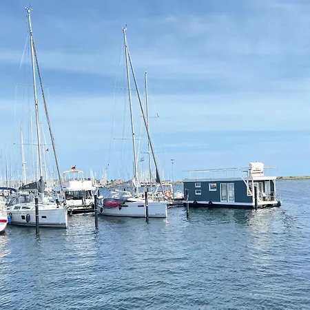 Stern-v-stern-hausboot Nyaraló Heiligenhafen