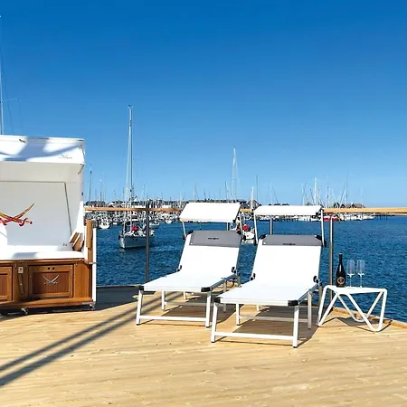 Stern-v-stern-hausboot