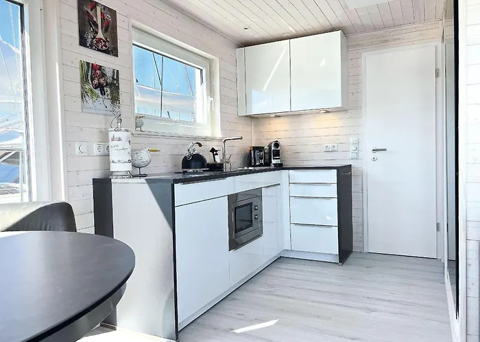 Stern-v-stern-hausboot *