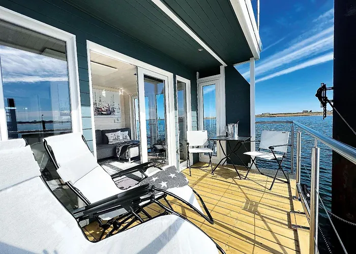 Stern-v-stern-hausboot *